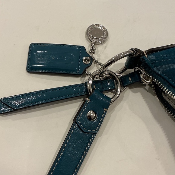 Coach Aqua / Blue Shoulder Bag with Signature Pattern - Picture 4 of 7